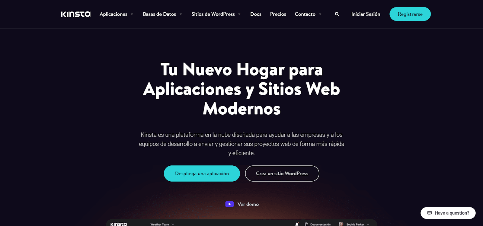 A página inicial da Kinsta em espanhol.Quando se trata de implementar isso em seu site, o Google não o penalizará por conteúdo duplicado, mas você deve ter as tags <code>hreflang</code> e <code>canonical</code> corretas.<br /> No exemplo abaixo, as tags destacam a URL da versão em inglês da página, mas também mostram que há uma versão em espanhol. Isso ajuda os mecanismos de pesquisa a entender qual versão de uma página é a mais apropriada para seus usuários, com base nas configurações de idioma do navegador do usuário. Você também notará o atributo 