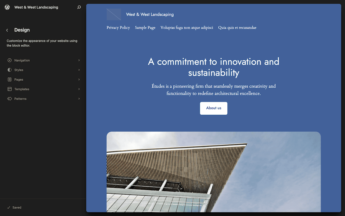 Die WordPress-Site-Editor-Oberfläche, die die Startseite einer Website auf der rechten Seite des Bildschirms anzeigt, während die schwarze linke Seitenleiste Optionen für Navigation, Stile, Seiten, Vorlagen und Muster bietet.