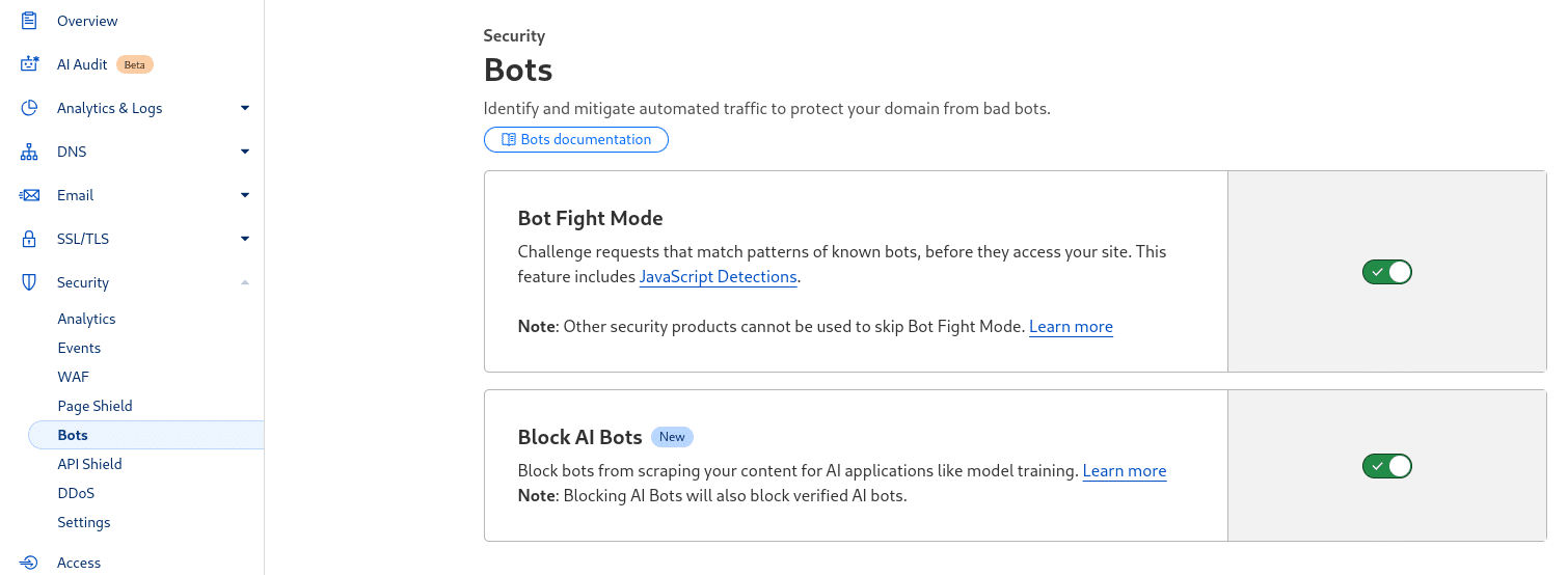 Ativando o Modo de Combate a Bots do Cloudflare para bloquear bots maliciosos.